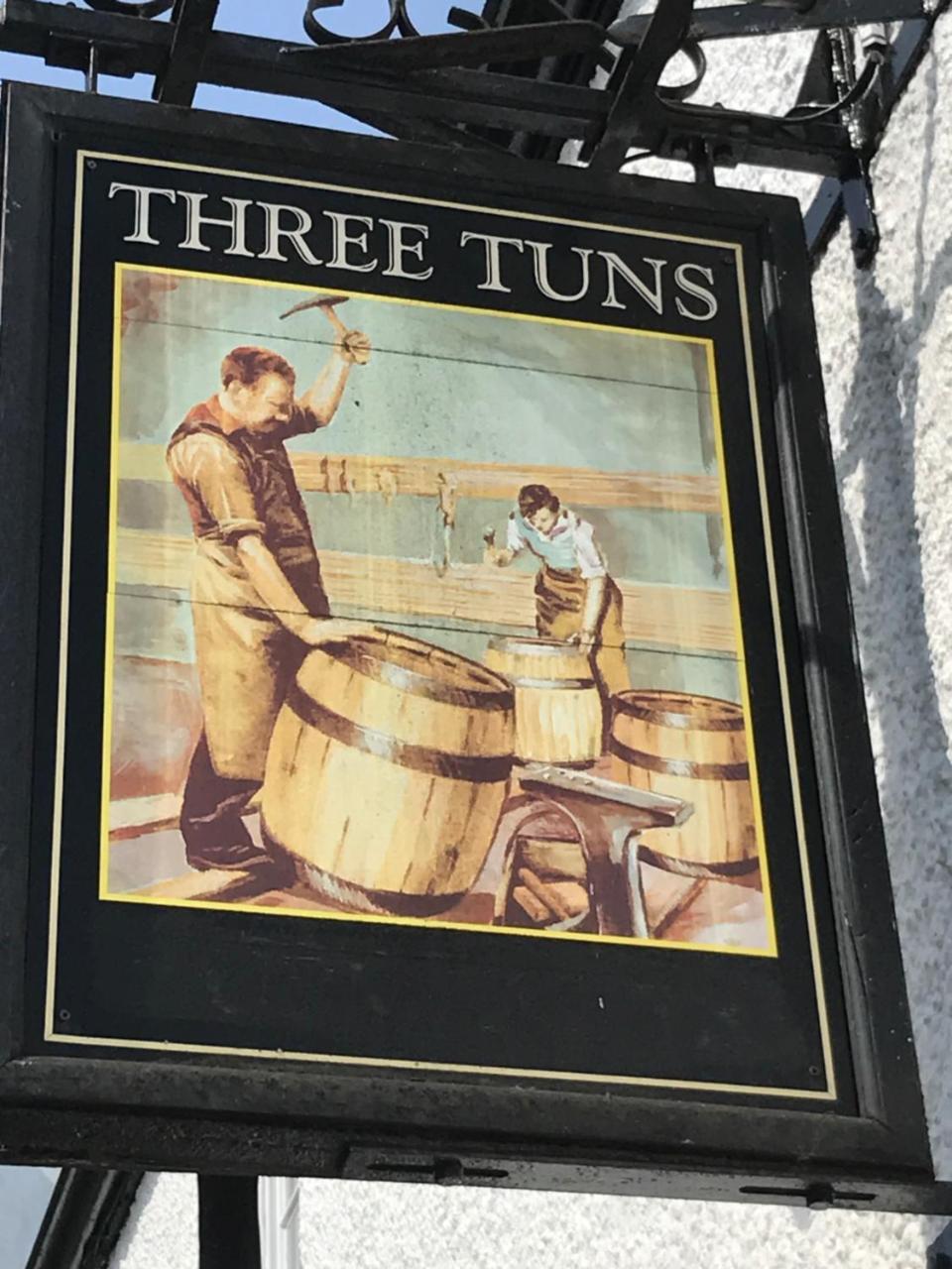 The Three Tuns Hotel Chepstow Exterior photo